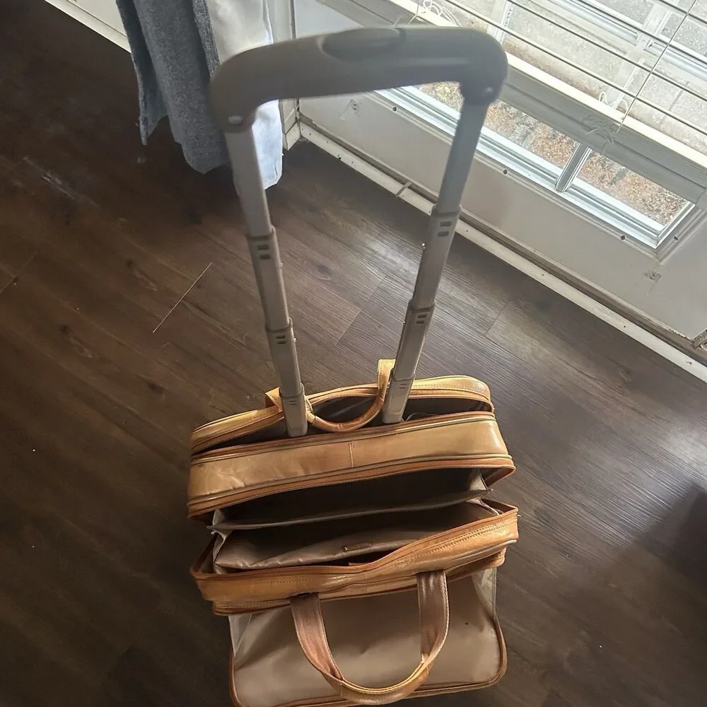 Solo New York Walker Brown Camel Leather Briefcase Laptop Rolling Travel Bag